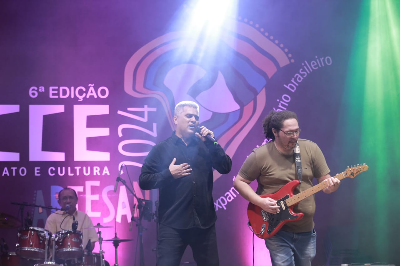 Apresentação em festival de artesanato e cultura
